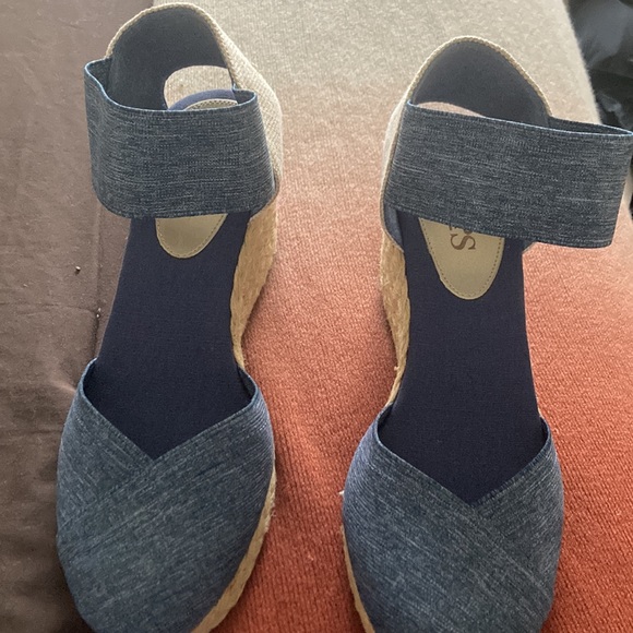 Chaps super comfy wedges. - Picture 2 of 5